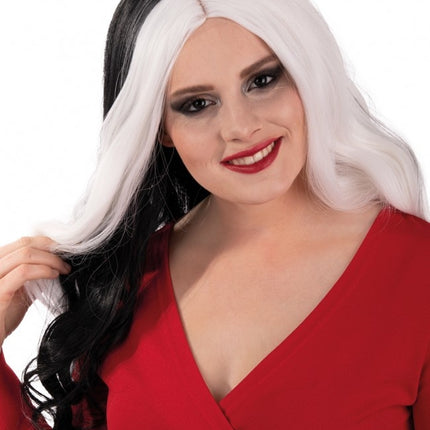 Perruque Selena longue avec boucles noire et blanche avec un lok blanc