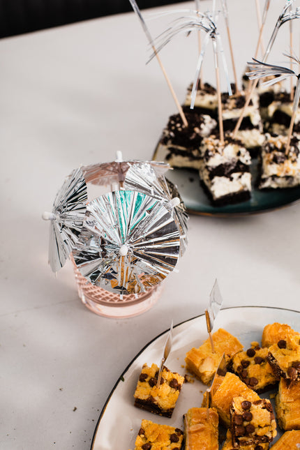 Bâtons de cocktail argentés Parasol 10cm 10pcs