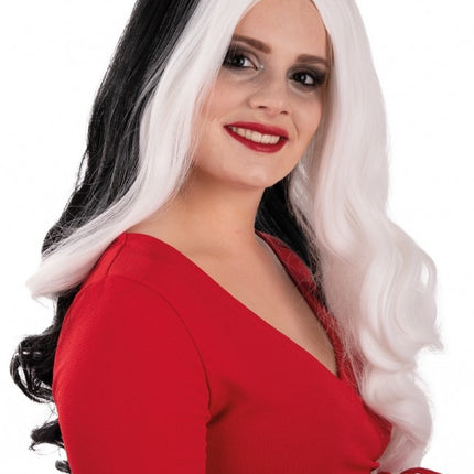 Perruque Selena longue avec boucles noire et blanche avec un lok blanc