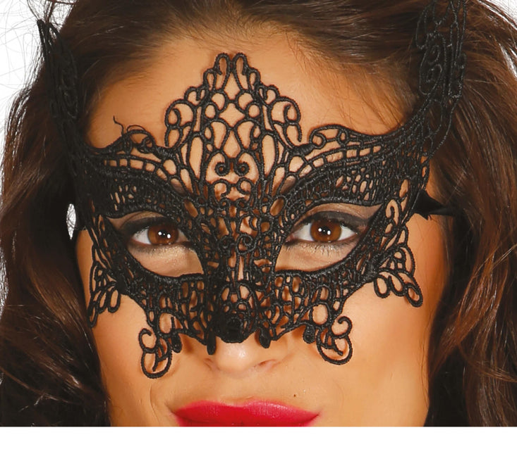Masque brodé noir