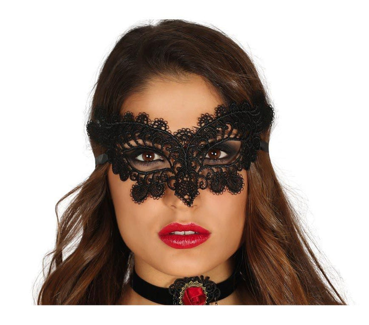 Masque brodé noir