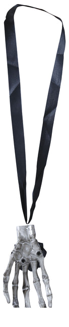 Collier d'Halloween à la main