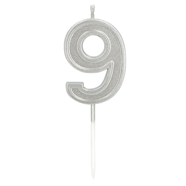 Petite bougie « Elegant '9' » argentée sur tige (3 x 4,2 x 0,7 cm)