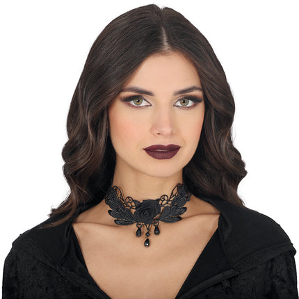 Collier noir brodé de roses