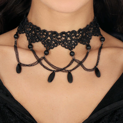 Collier noir brodé de perles
