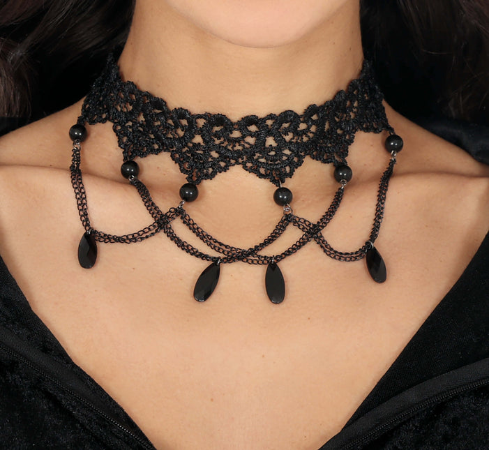 Collier noir brodé de perles