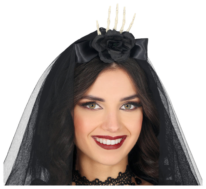 Bandeau noir, voile et fleur de squelette