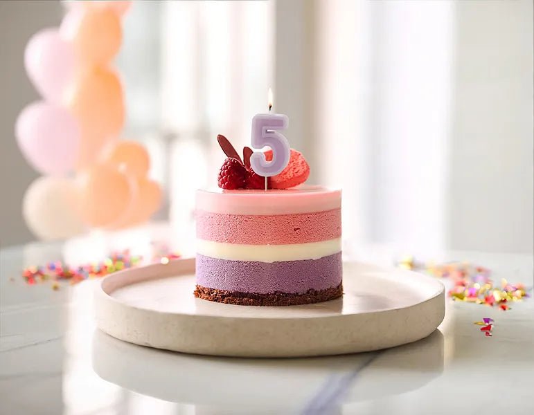 5 Jaar Kaars Paars 10cm van Partydeco koop je bij Partywinkel