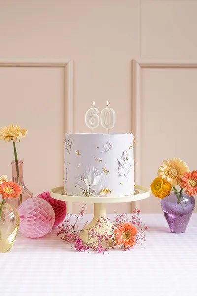 6 Jaar Kaars Beige 10cm van Partydeco koop je bij Partywinkel