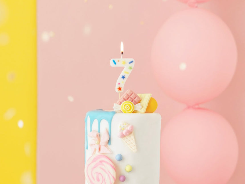 7 Jaar Kaars Gekleurd 10cm van Partydeco koop je bij Partywinkel