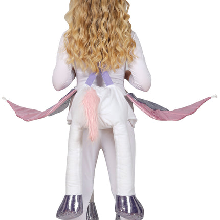 Fille au costume de licorne
