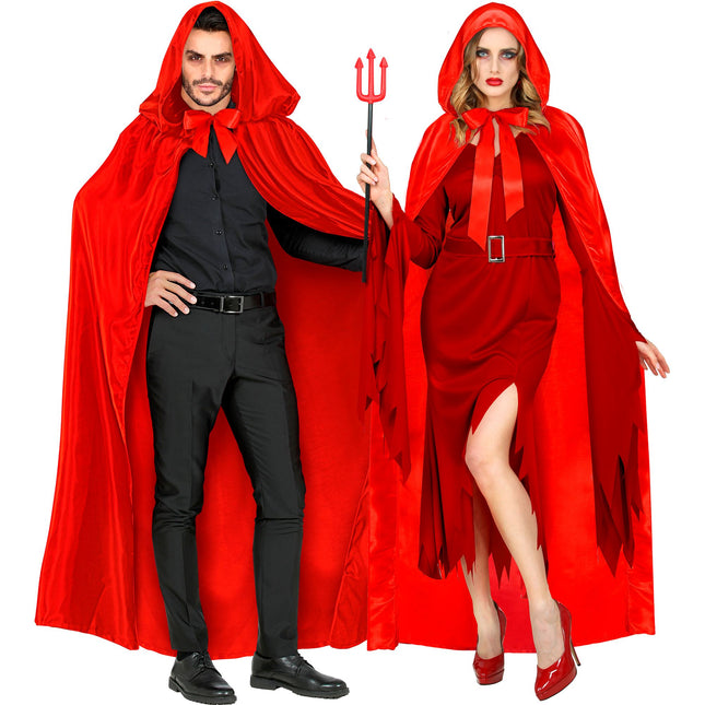 CAPE EN SATIN AVEC CAPUCHON ROUGE