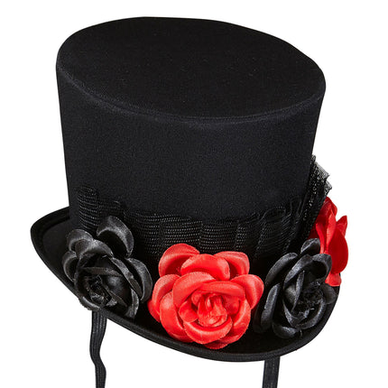 Chapeau noir avec des roses