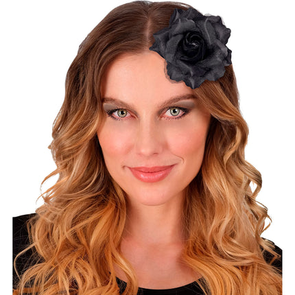Fleur de cheveux noire
