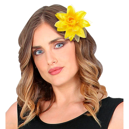Fleur de cheveux jaune