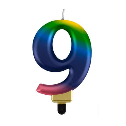 9 Jaar Kaars Regenboog 8cm van VDV Benefit koop je bij Partywinkel