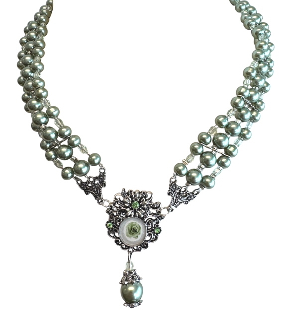 Collier vert pierre précieuse