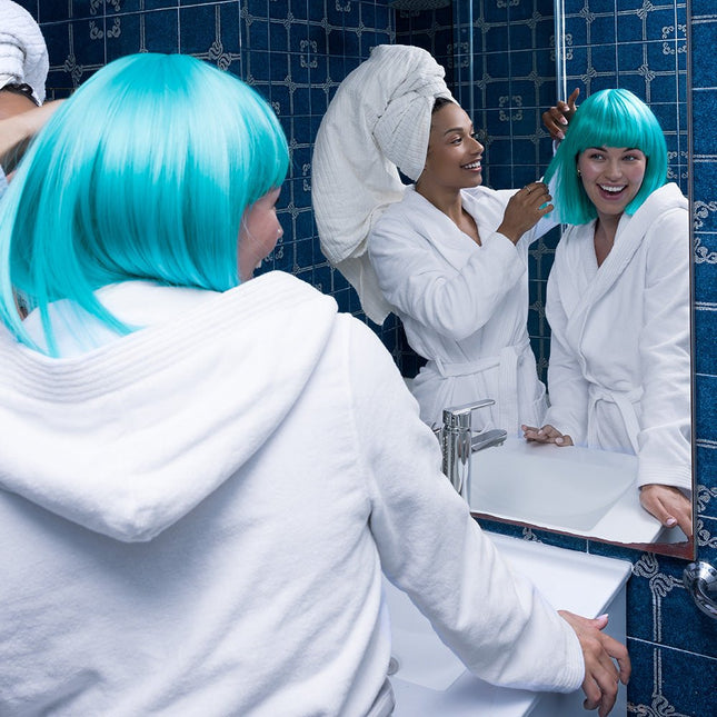 Blauwe Pruik Bob Met Pony van Boland koop je bij Partywinkel