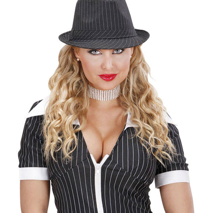 Gangster à chapeau noir