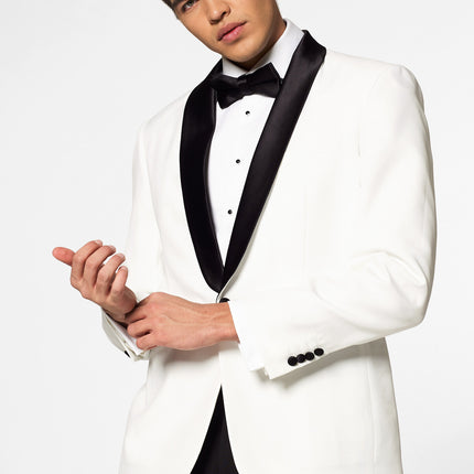 Hommes en costume blanc