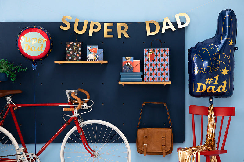Carte de voeux Super Papa avec épingle en émail 15.5cm