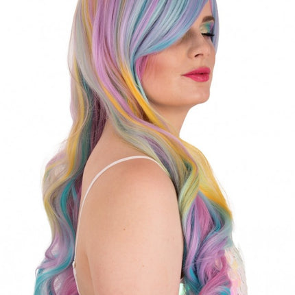 Perruque Selena longue avec boucles arc-en-ciel pastel avec franges inclinées