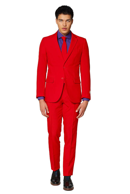 Hommes en costume rouge <tc>OppoSuits</tc>