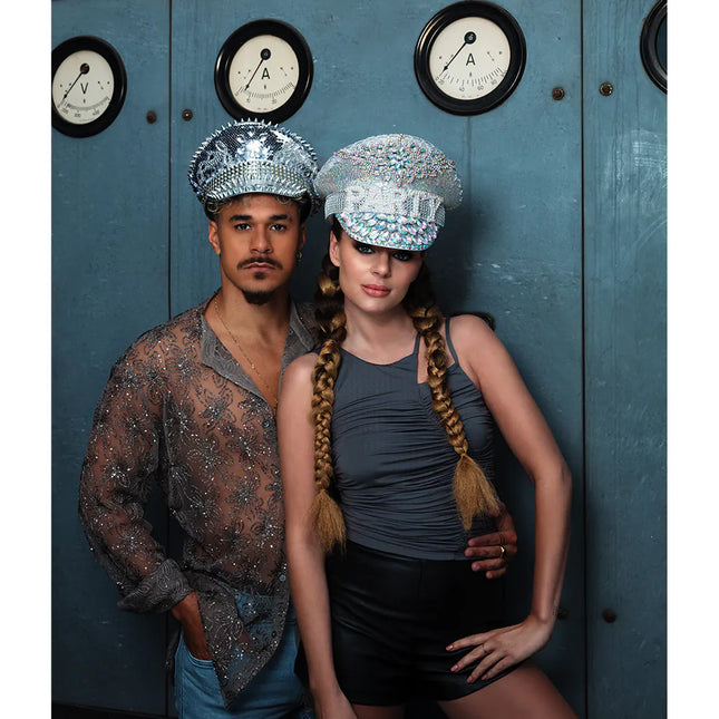 Le chapeau d'argent brille