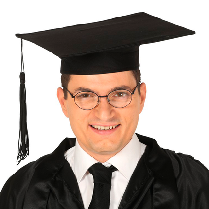 Chapeau d'étudiant noir