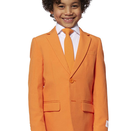 Garçon en costume orange <tc>OppoSuits</tc>