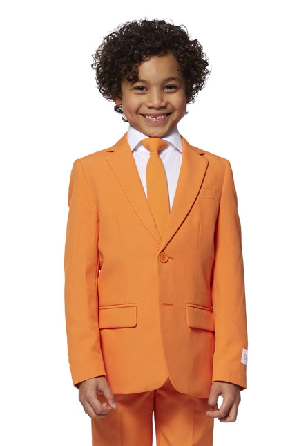 Garçon en costume orange <tc>OppoSuits</tc>