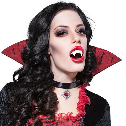 Dents de vampire pour Halloween
