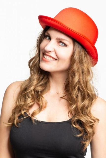 Chapeau melon rouge en satin