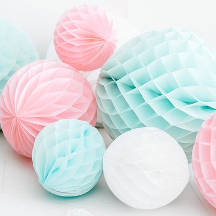 Boule en nid d'abeille rose clair 20cm