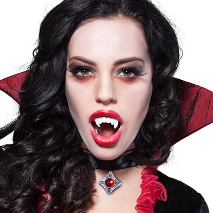 Dents de vampire pour Halloween