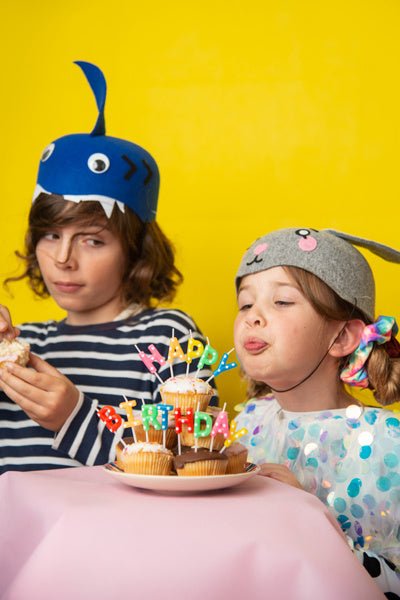 Kaarsen Happy Birthday Gekleurd 2,5cm 13st van Partydeco koop je bij Partywinkel