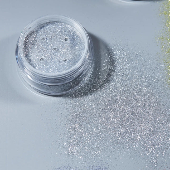 Moon Glitter Classic Ultrafine Glitter Dust Silver 5g van Moon Creations koop je bij Partywinkel