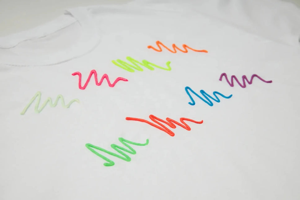 Moon Glow Glow in the Dark Fabric Paint Pink 30ml van Moon Creations koop je bij Partywinkel