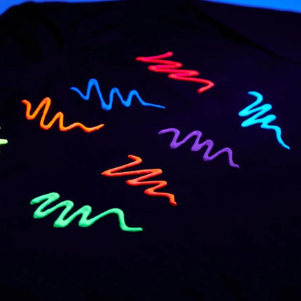 Moon Glow Neon UV Fabric Paint 125ml Intense Red 125ml van Moon Creations koop je bij Partywinkel