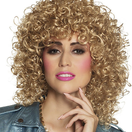 Pruik Kort Haar Krul Blond van Boland koop je bij Partywinkel