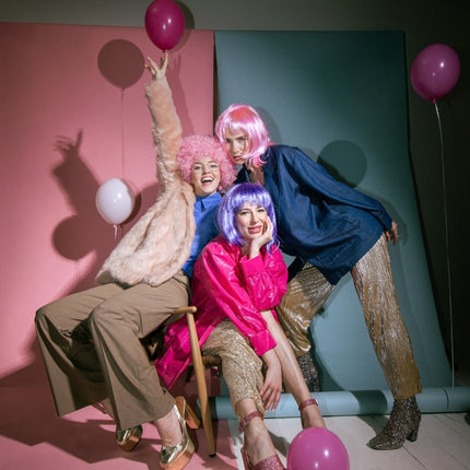 Roze Pruik Afro van Partydeco koop je bij Partywinkel