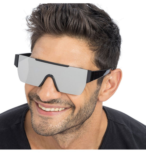 Lunettes argentées à effet miroir - 15 cm x 15 cm x 5,2 cm