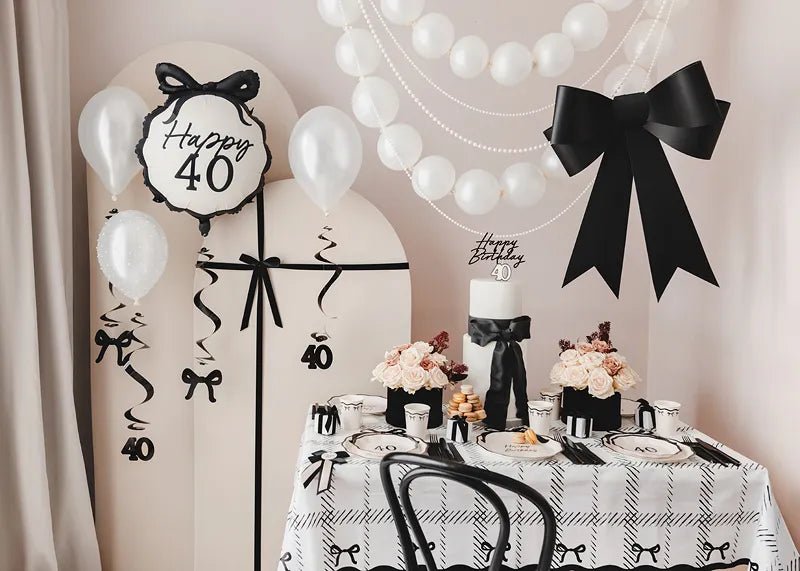 Strik Tafelkleed Zwart Wit Papier 1,8m van Partydeco koop je bij Partywinkel