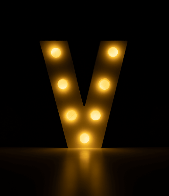 V Licht Letter 16,5cm van Paper Dreams koop je bij Partywinkel