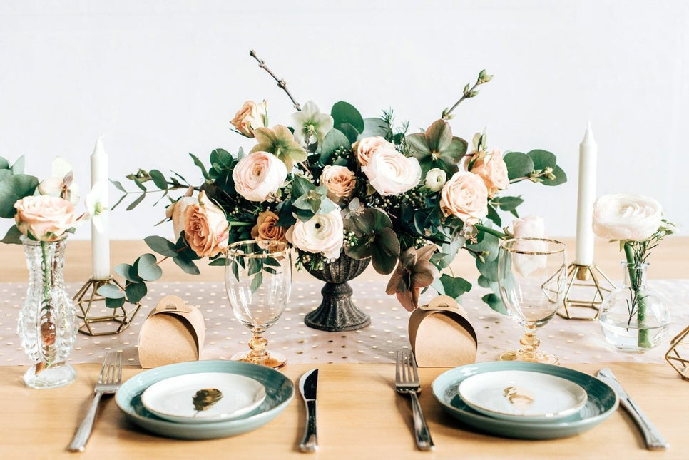 Witte Organza Stof Gouden Stippen 36cm 9m van Partydeco koop je bij Partywinkel