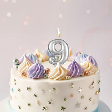 Zilveren Kaars 9 Jaar Metallic 8cm van Fiestas Guirca koop je bij Partywinkel